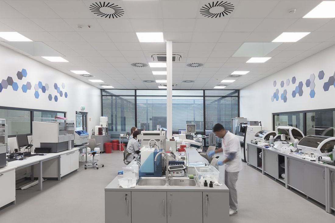 Higieniczny system akustyczny Ecophon Hygiene  w Śląskich Laboratoriach Analitycznych