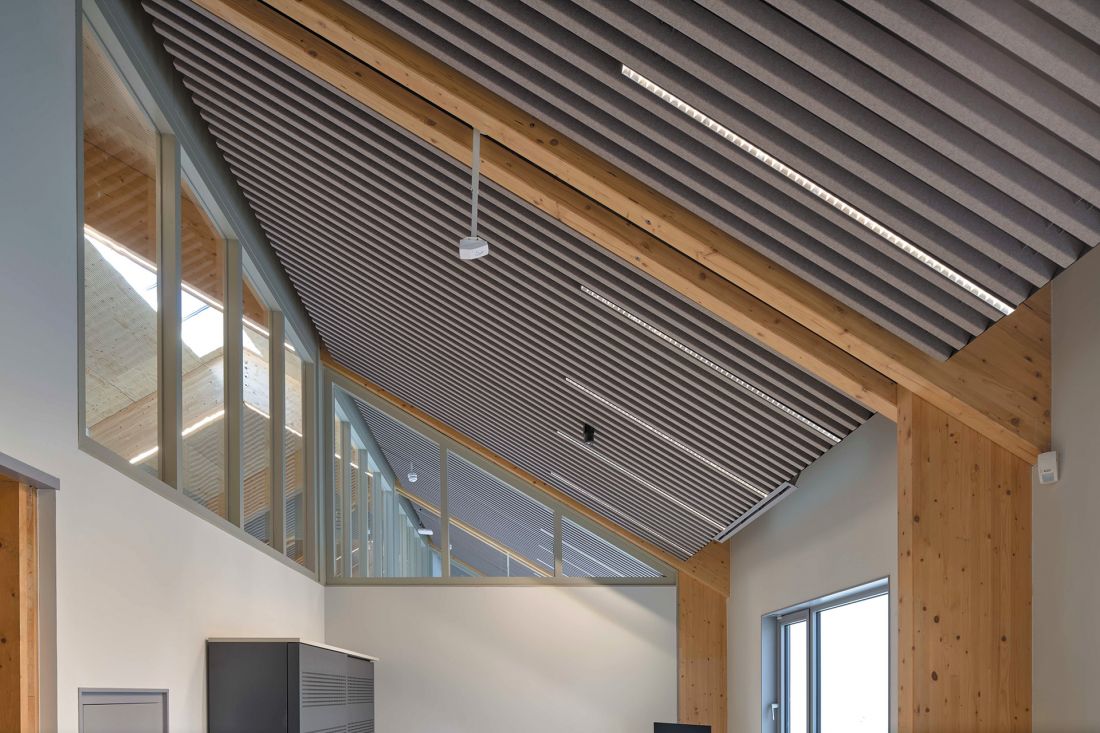 Sufit HeartFelt® Linear, Centrum handlowe Sterrenburg w Dordrecht, Niderlandy Fot. Hunter Douglas Architectural