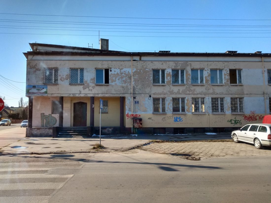 Dawny budynek Państwowej Szkoły Muzycznej i Starostwa Powiatowego w Starachowicach przed przebudową
