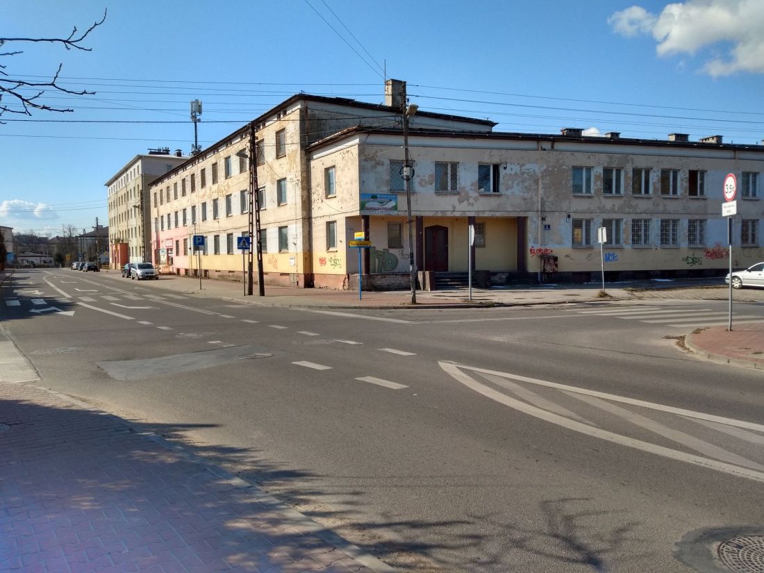 Dawny budynek Państwowej Szkoły Muzycznej i Starostwa Powiatowego w Starachowicach przed przebudową
