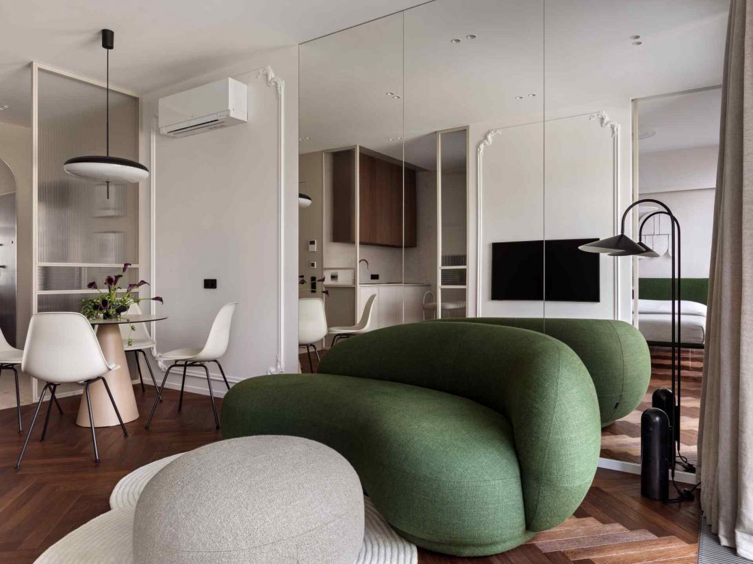 Architekci z MIRRO STUDIO zdecydowali się na subtelne przegrody szklane i ryflowane