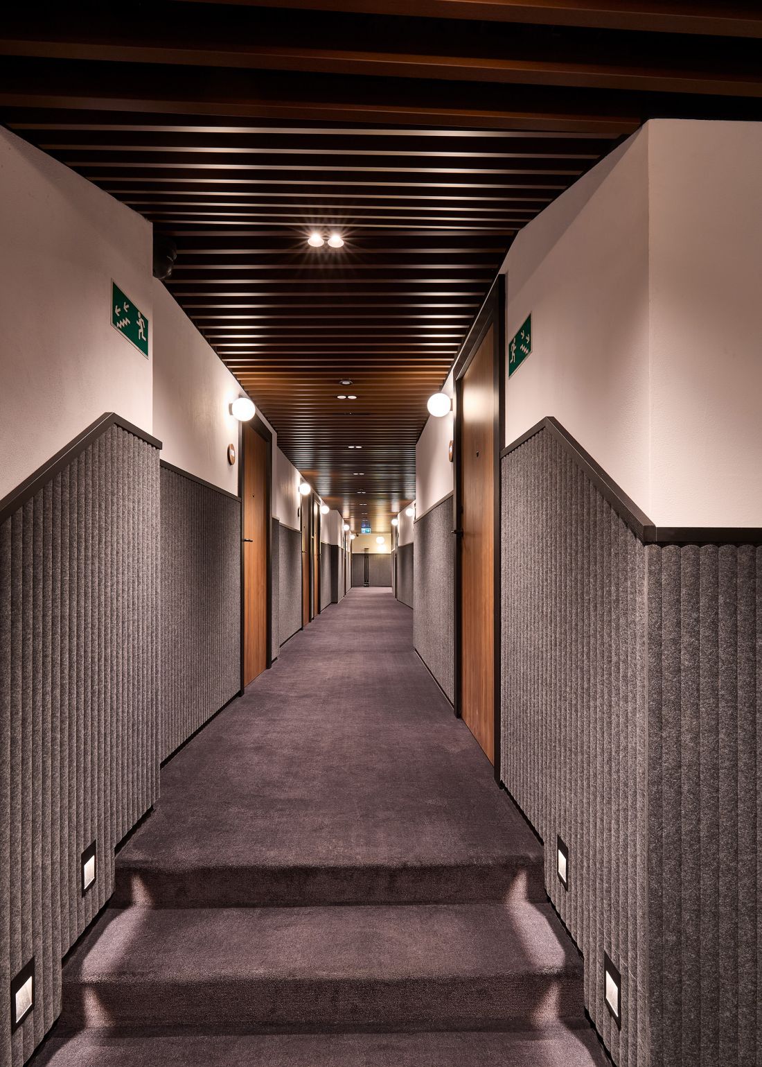 Oświetlenie ciagów komunikacyjnych we Wroclaw Hotel