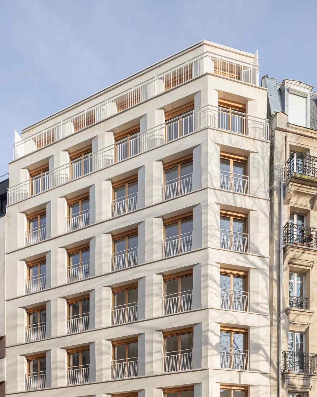 Blok mieszkaniowy przy 18 Rue Pradier w Paryżu