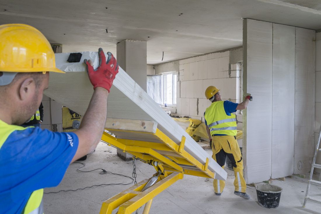 Panele Ytong montuje się przy użyciu specjalnych wózków, a mechanizacja znacząco zwiększa efektywność prac