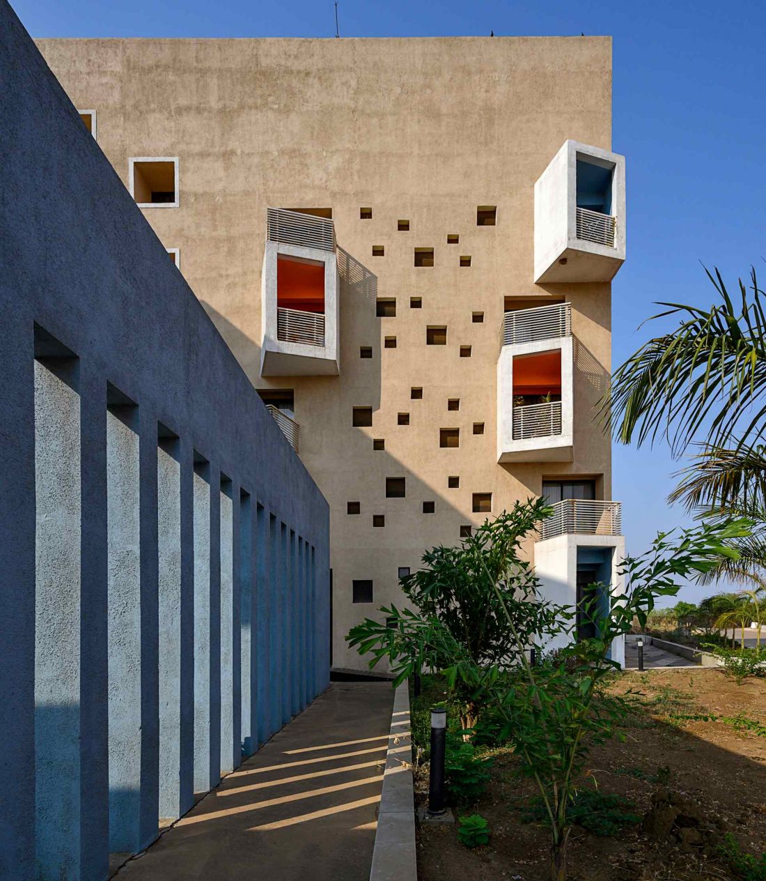 Shree Town w Raipur to osiede mieszkaniowe, w którym nowoczesne standardy życia harmonijnie łączą się z tradycyjnymi indyjskimi wzorcami urbanistycznymi