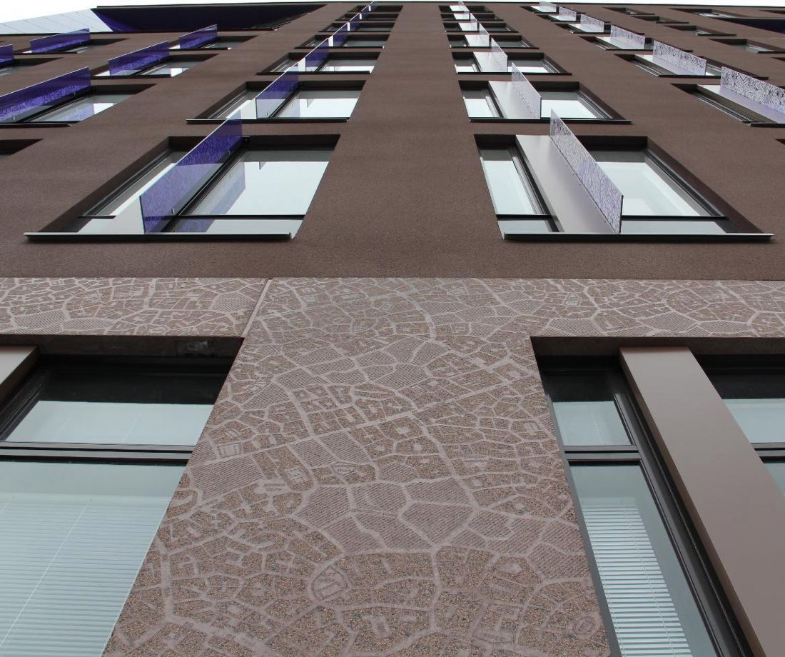 Siedziba główna Skanska, Helsinki. Inspiracją dla wzoru była historyczna „Mapa Rzymu Nolliego” z XVIII wieku. Wykonano w technologii Graphic Concrete