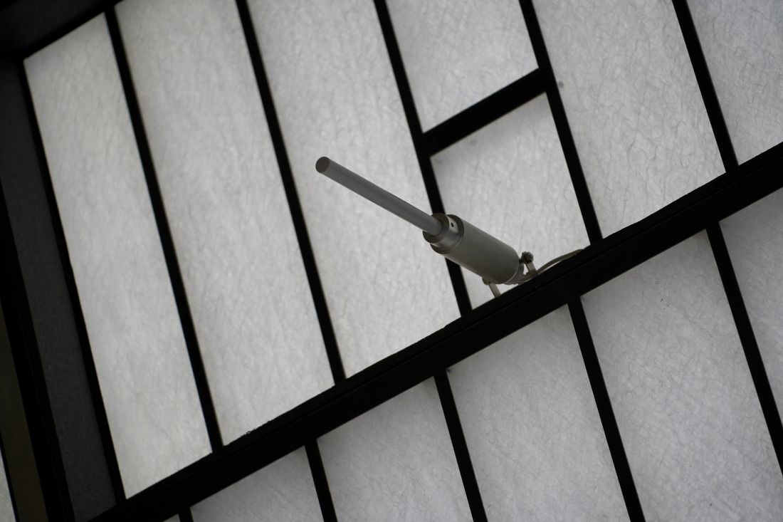 Świetliki dachowe i systemy VELUX Commercial — Naturalne światło w renowacji dachów budynków przemysłowych i komercyjnych