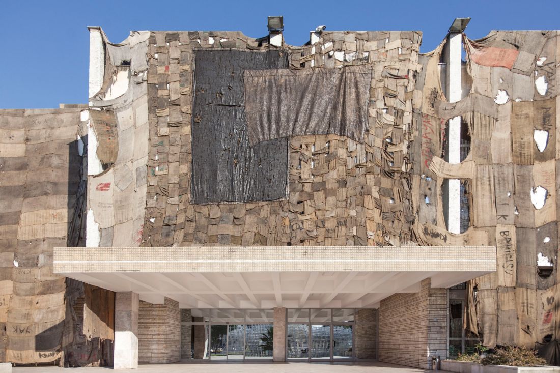 Ibrahim Mahama, „Palace of Dreams”, 2012–2019