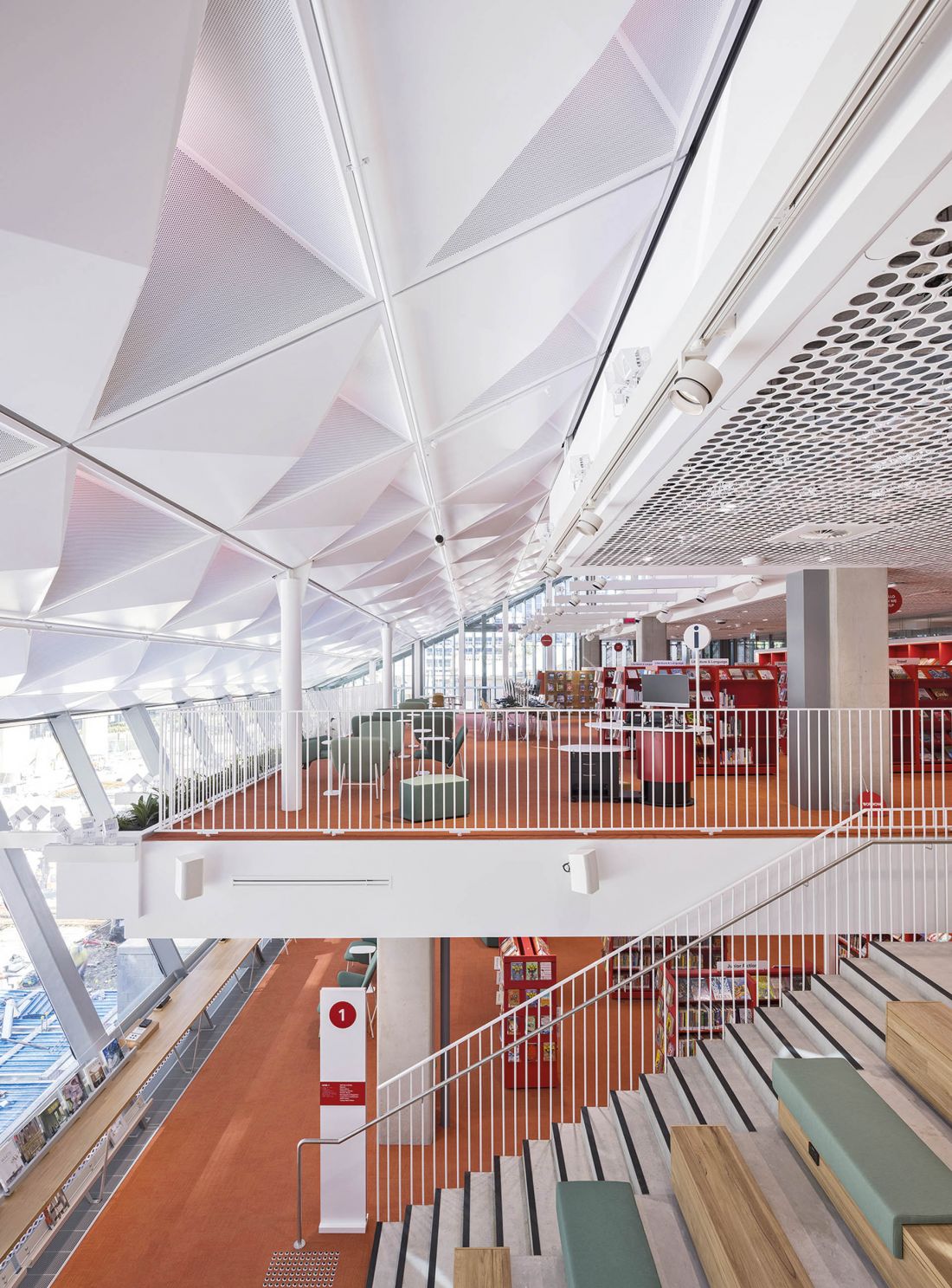 widok z zewnątrz i wnętrze Biblioteki i Centrum Kultury w Parramatcie, Australia, 2016-2023