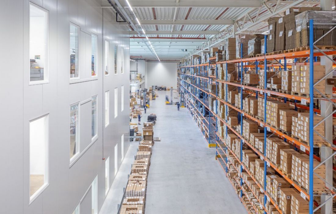 Oprawy TRILUX E-Line Pro i Fidesca dla budownictwa przemysłowego