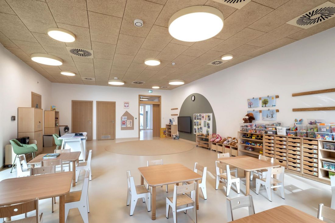 Sufity z naturalnej wełny drzewnej Heradesign dbają o przyjazną dla przedszkolaków akustykę w każdym pomieszczeniu