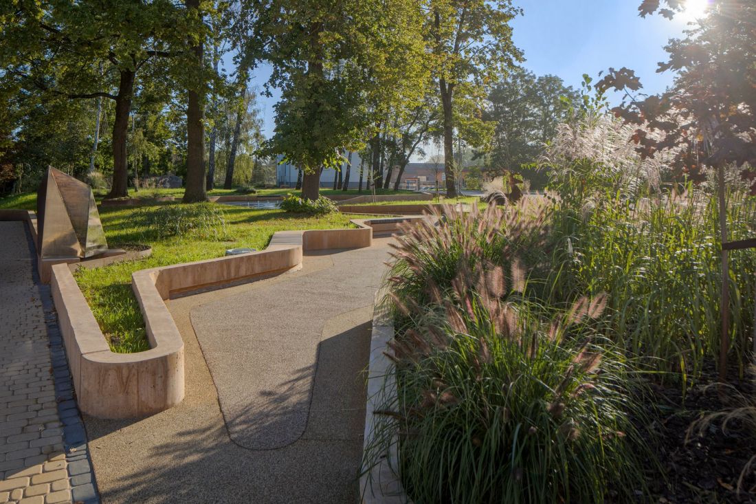 Zakątek Zadumy w Rynie
