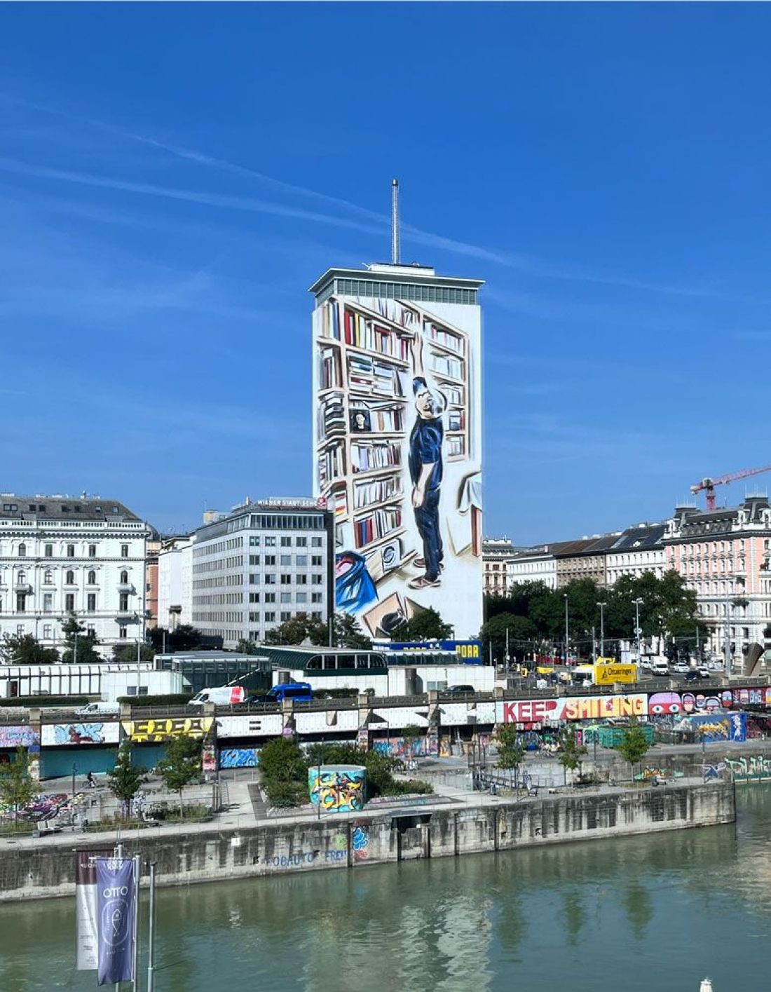Marcin Maciejowski, „opakowanie” Linking Tales, wieżowca Ringturm w Wiedniu, 2025