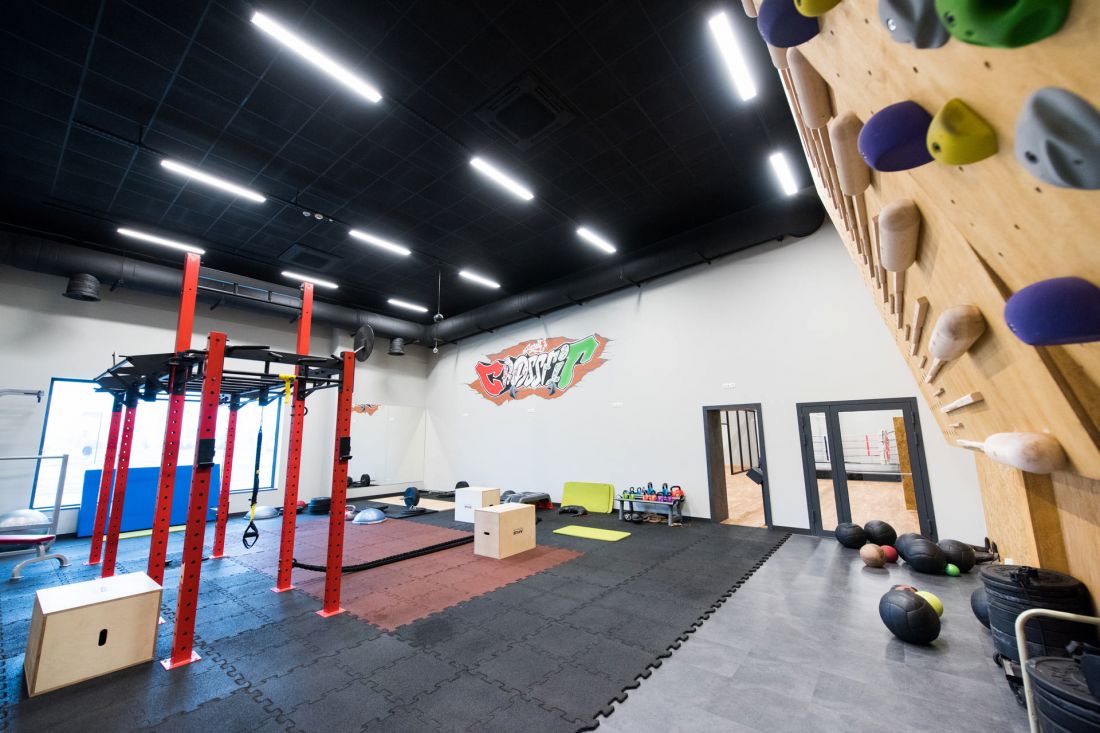Sala crossfit - Fitness Scout Częstochowa - oprawy HSK Pegaz w niestandardowym wykończeniu