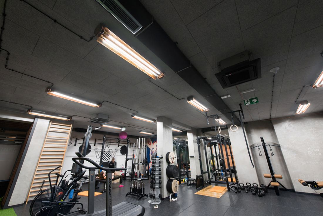Krakowskie studio Gymakers z customowymi oprawami w stylu industrialnym