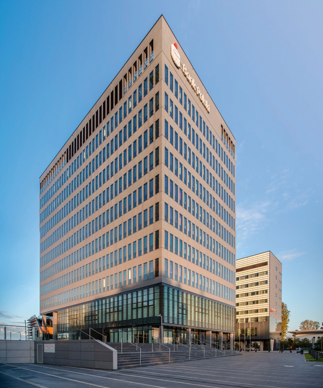 Gdynia Waterfront 1, budynek biurowy Pekao Bank Polski, hotel Marriott Courtyard, 