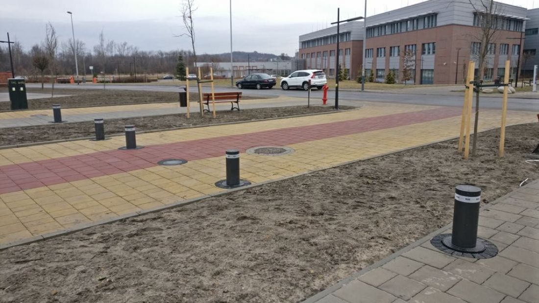 Kampus Uniwersytetu Jagiellońskiego w Krakowie; słupki elektromechaniczne Vigiliant