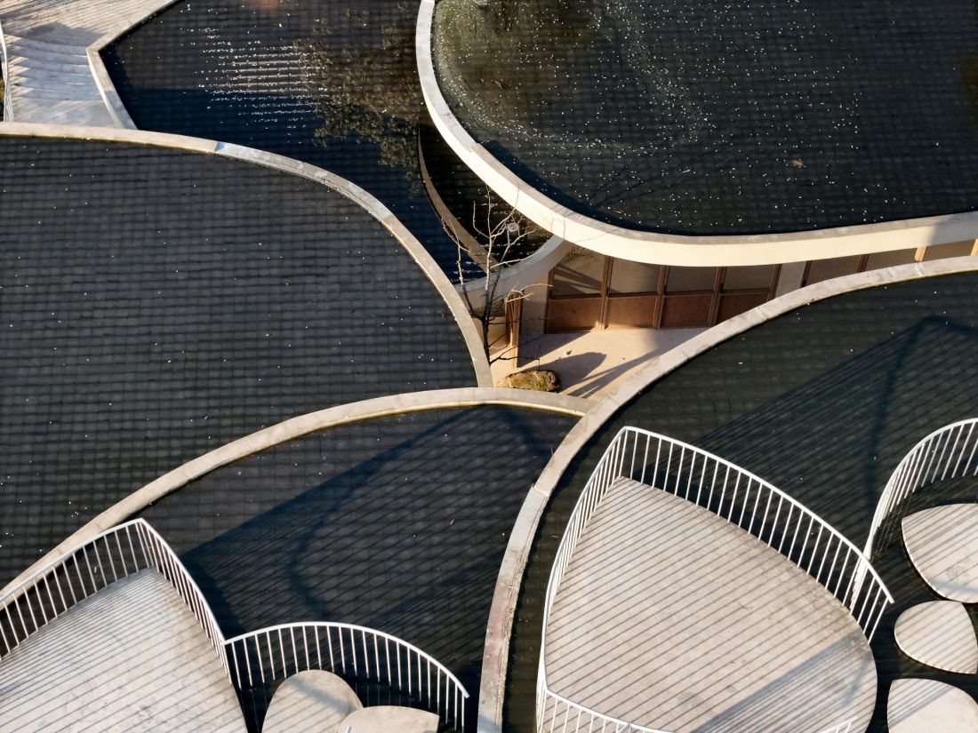 Buzzy Sunny Feixue Pavilion, Lihua