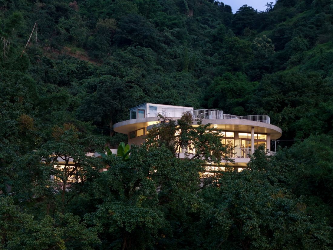 Buzzy Sunny Feixue Pavilion, Lihua