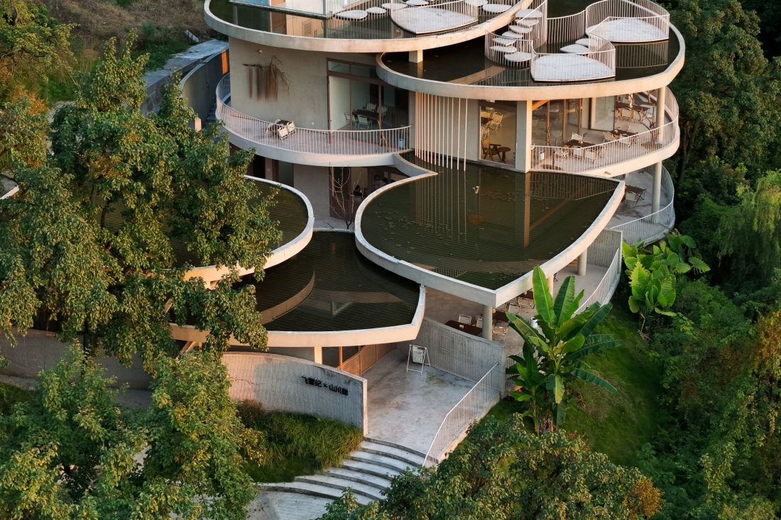 Buzzy Sunny Feixue Pavilion, Lihua