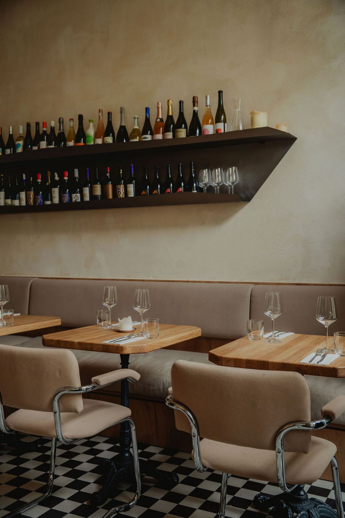 Wnętrza restauracji Ballarò w Warszawie