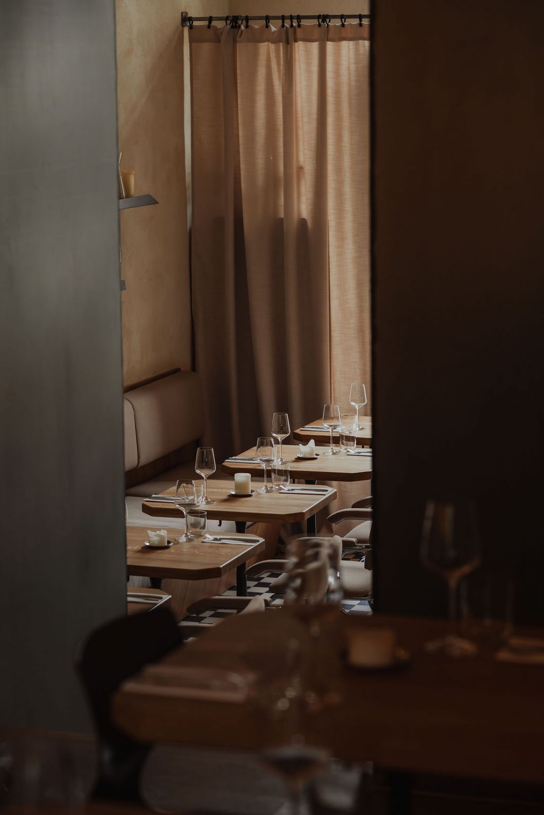 Wnętrza restauracji Ballarò w Warszawie