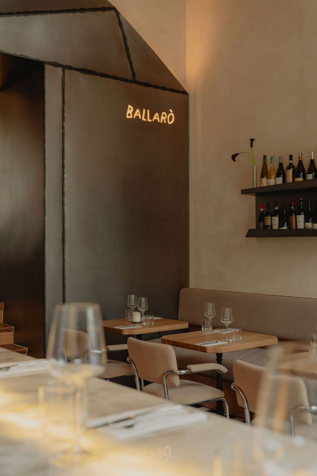 Wnętrza restauracji Ballarò w Warszawie