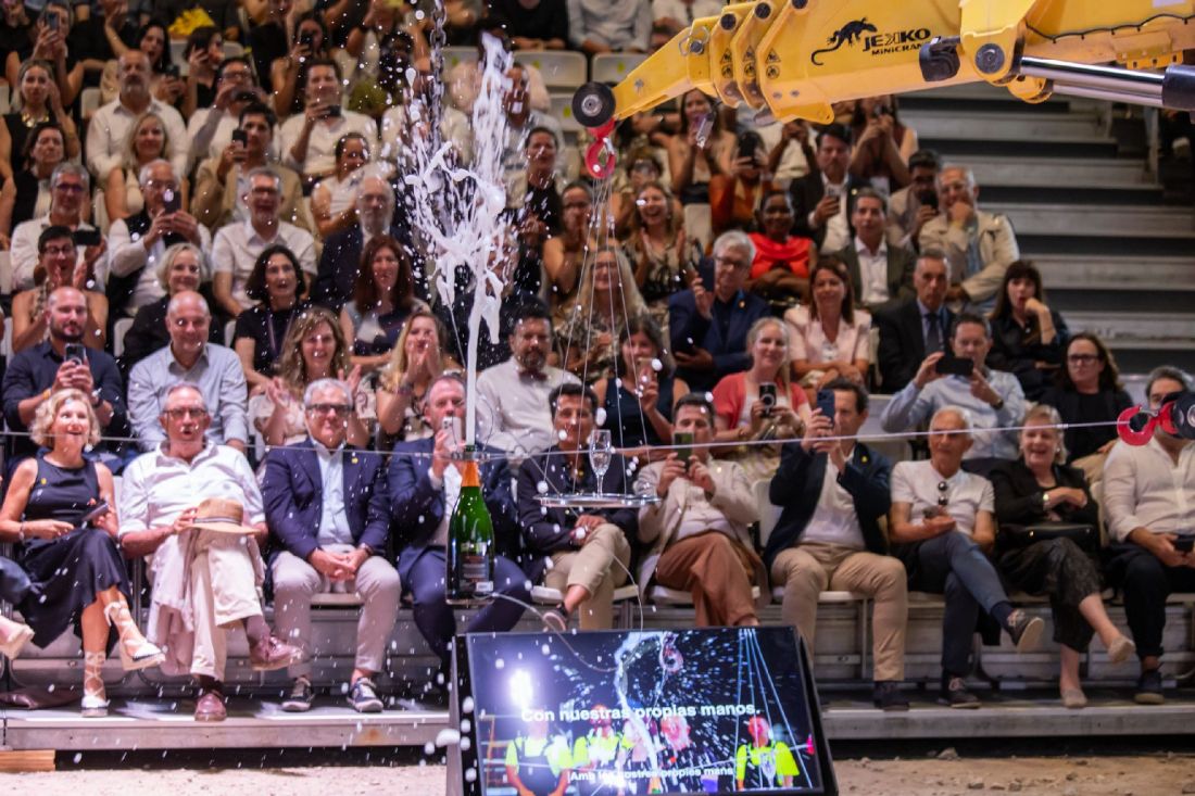 Cava, zamiast wznieść toast, urządziła lokalne opady