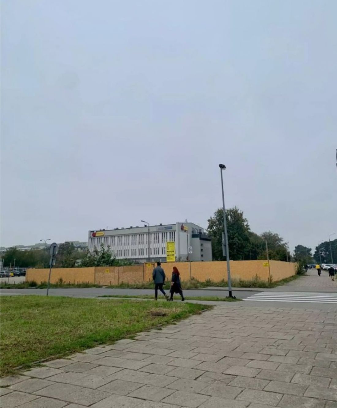 99-metrowy budynek powstaje przy ul. Lecha Kaczyńskiego na gdańskim Przymorzu