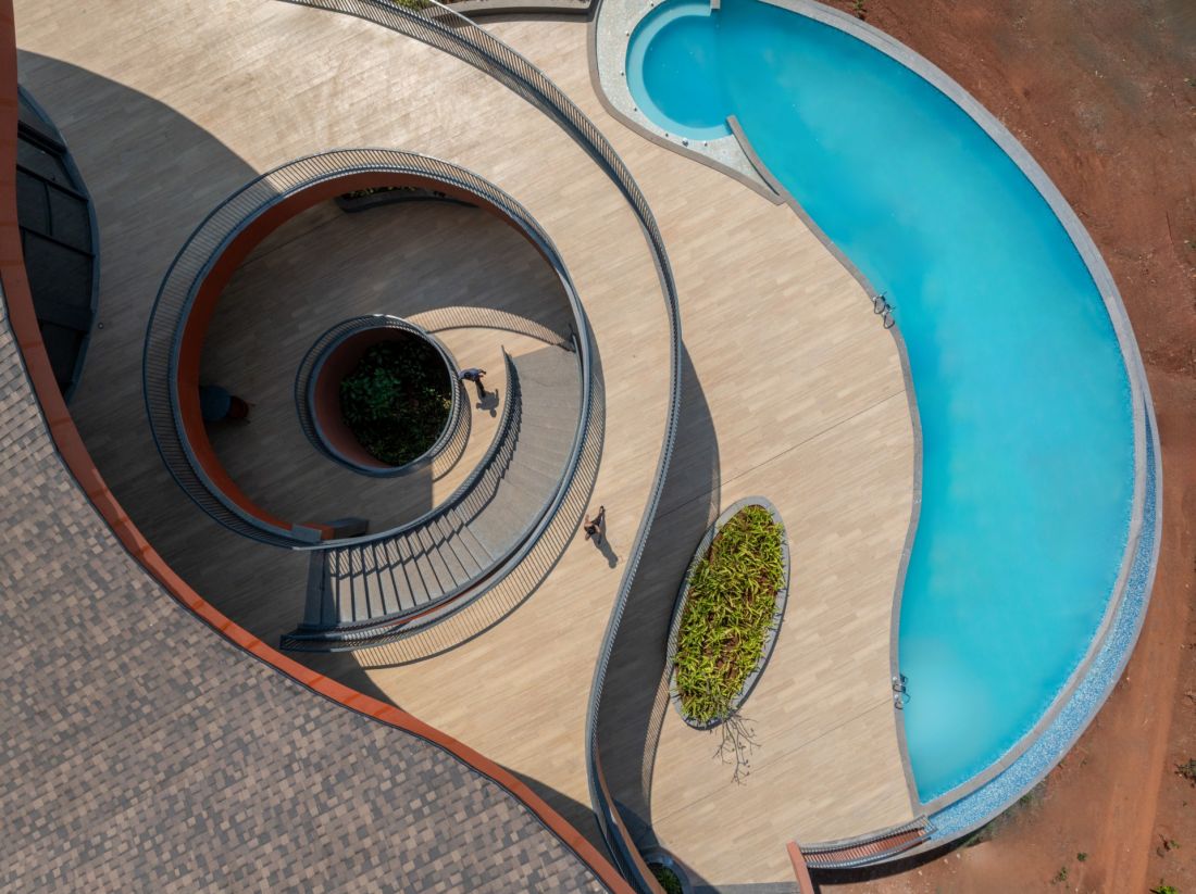 Crest Nine w Anjarle projektu Sanjay Puri Architects