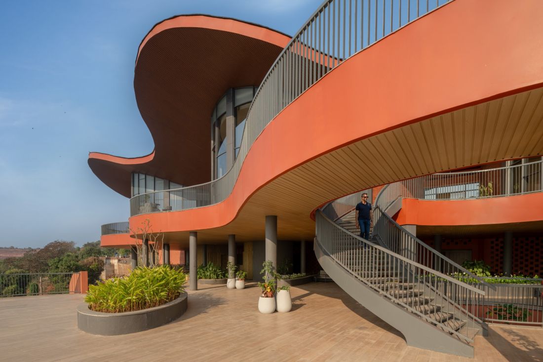Crest Nine w Anjarle projektu Sanjay Puri Architects
