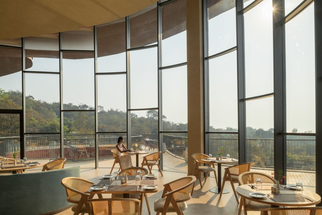 Crest Nine w Anjarle projektu Sanjay Puri Architects