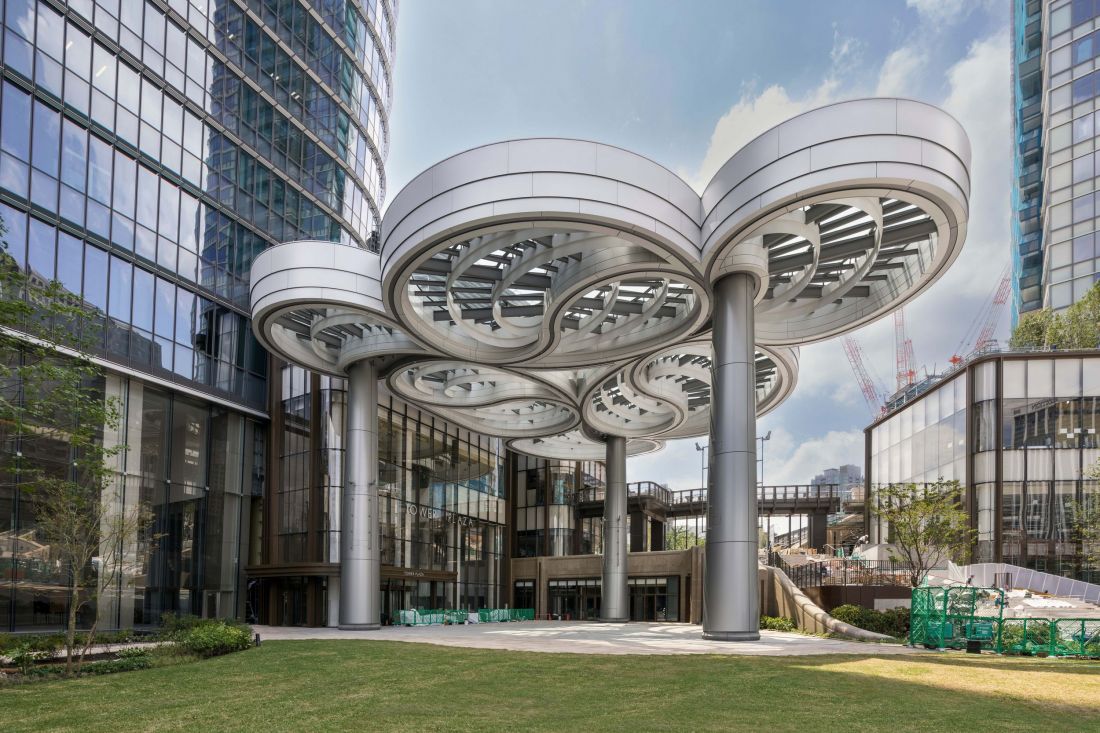 Cloud Canopy przy Tower Plaza: rzeźbiarskie zadaszenie jednej z przestrzeni publicznych kompleksu
