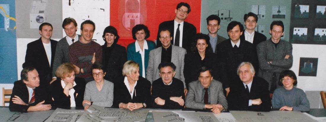 Zespół Katedry Architektury Mieszkaniowej Instytutu Projektowania Architektonicznego Wydziału Architektury Politechniki Krakowskiej, lata 90., fot. nieznany