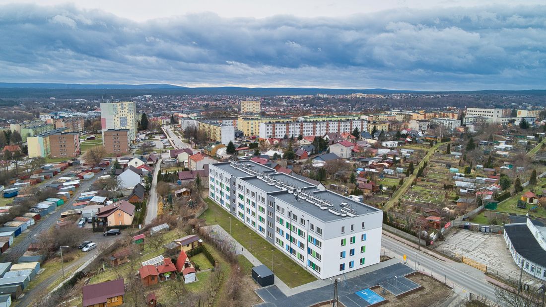 budynek przy ulicy Kościelnej mieści 103 lokale komunalne