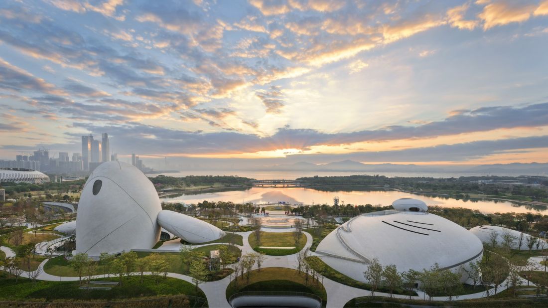 Muzeum otwiera się na park oraz zatokę Shenzhen