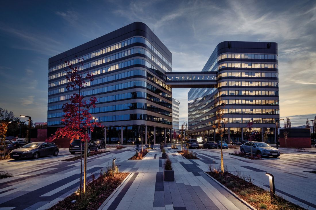 zespół biurowo-hotelowo- konferencyjny Fabryczna Office Park zrealizowany na terenach zlikwidowanych zakładów przemysłu spirytusowego Destylernia „Polmos” w Krakowie, proj. IMB Asymetria / Grupa INTER-BUD; realizacja: 2019-2026