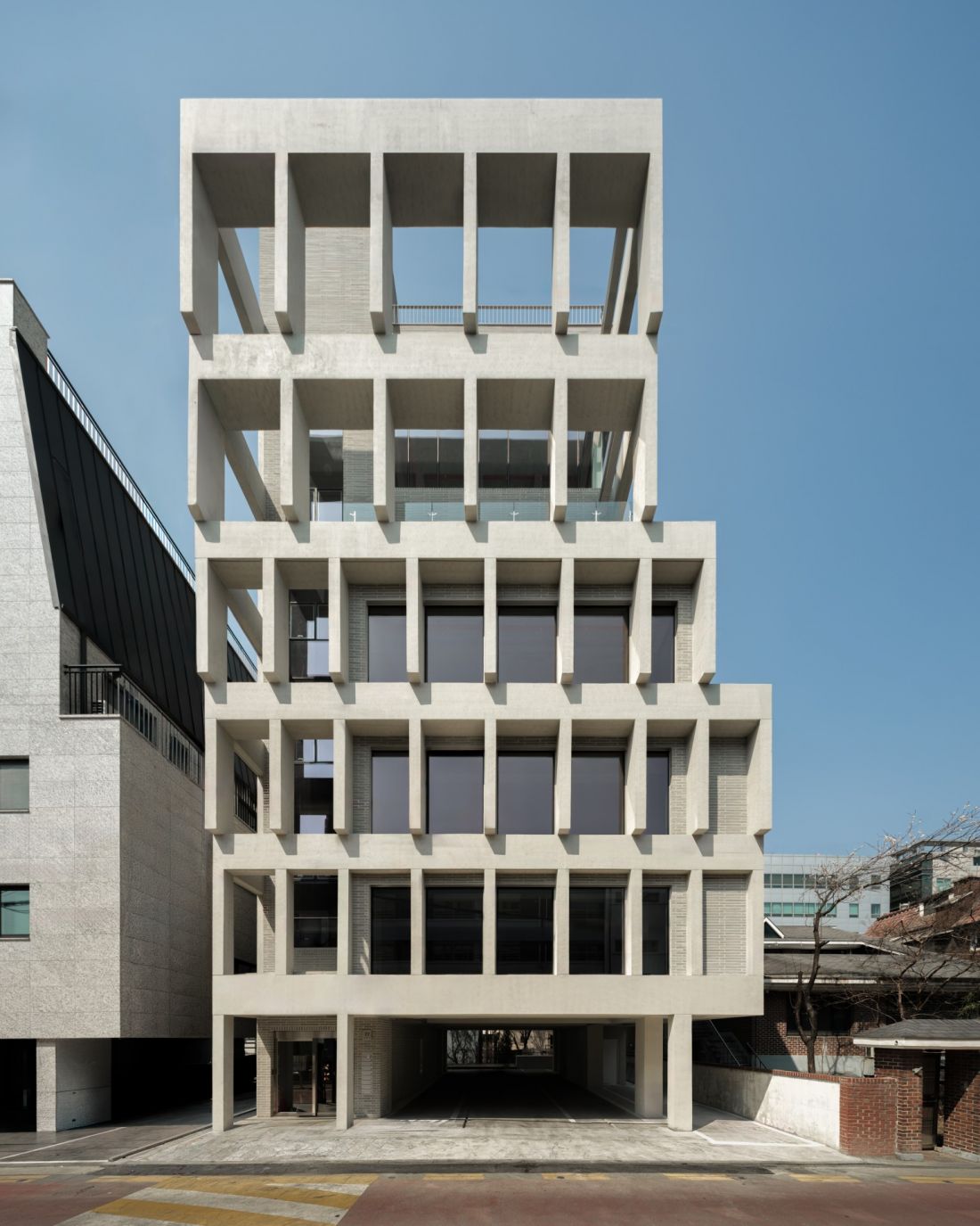 HOURS Building w Seulu projektu See Architects