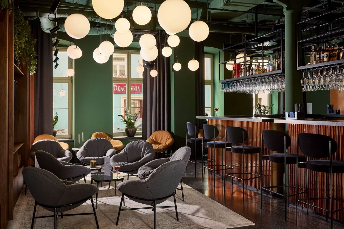 Lobby w Hotel Wroclaw oświetlone przez HSK 