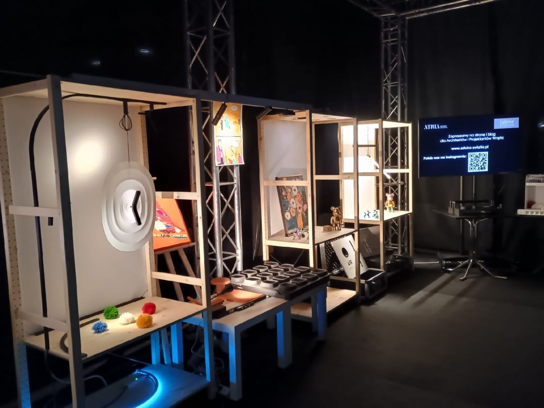 strefa warsztatów Sztuki Światła przygotowana przez ATRIA Sztuka Światła podczas Lighting Design Event - przestrzeń do poznawania i porównywania rzeczywistych efektów światła