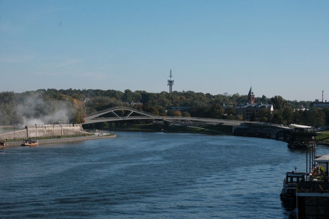 Kładka Kazimierz-Ludwinów w Krakowie widziana z Mostu Grunwaldzkiego