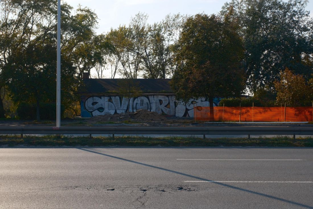 Bar Żagielek na Żoliborzu popadł w ruinę i właśnie jest wyburzany