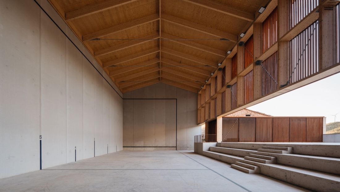 Frontón Maeztu w Aguilar de Codés projektu VERNE Arquitectura + Alejandro Maortua
