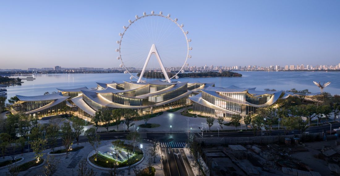Suzhou Museum of Contemporary Art nad jeziorem Jinji projektu BIG
