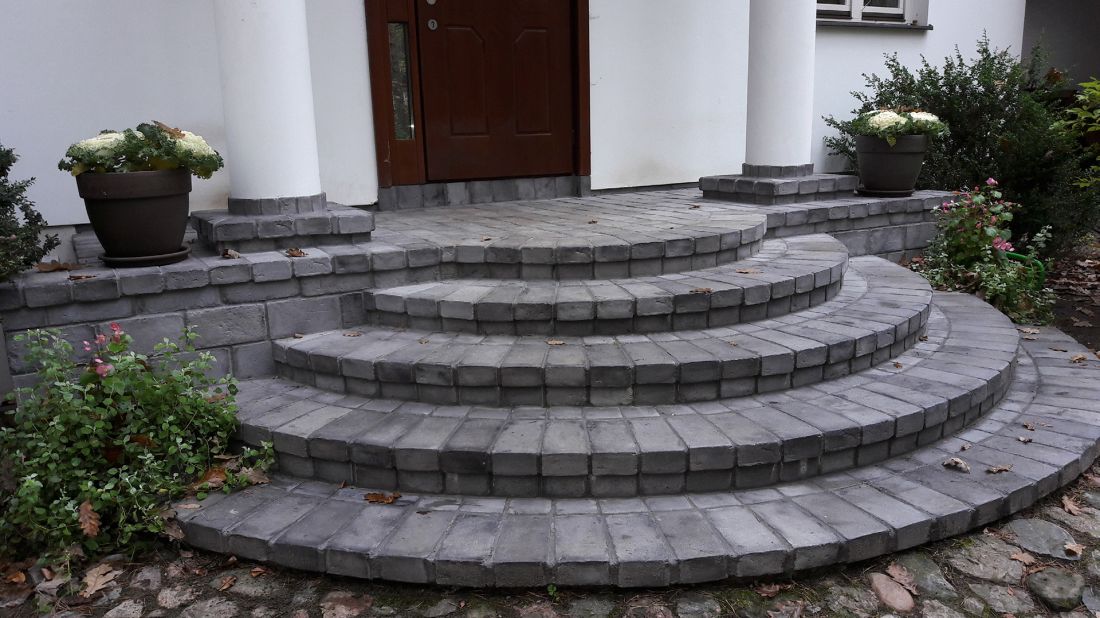 Stara cegła stopnica grafitowa