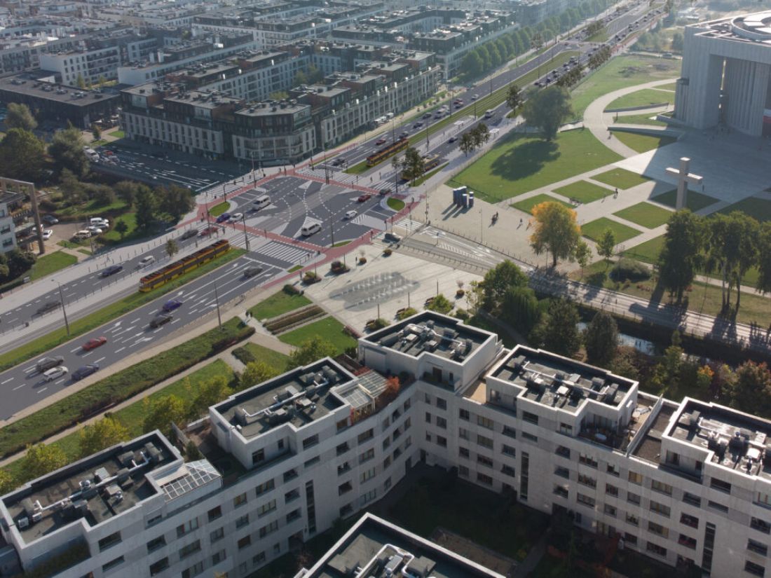 Tramwaj w okolicy Świątyni Opatrzności Bożej