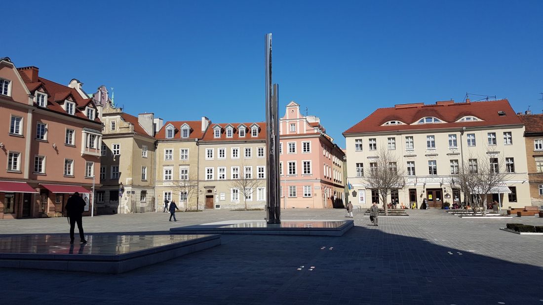 PLac Kolegiacki - zegar dziejów i pola ekspozycyjne