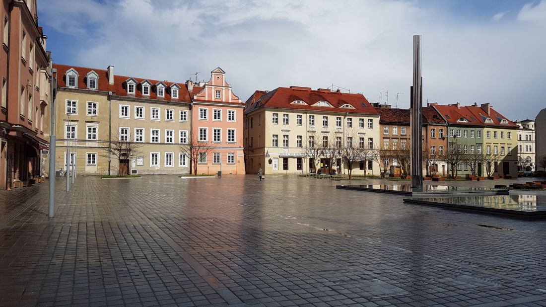 Plac Kolegiacki - betonoza, od zachodu