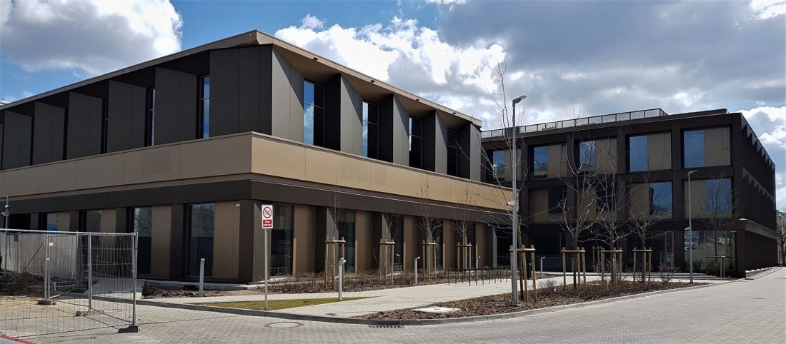 Collegium Pharmaceuticum Poznań, dwa segmenty