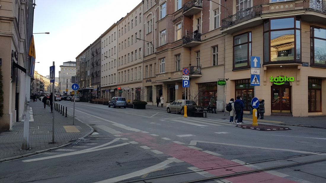Ulica Ratajczaka ulegnie całkowitej zmianie. Pojawi się nowe torowisko oraz drzewa i niska zieleń. 